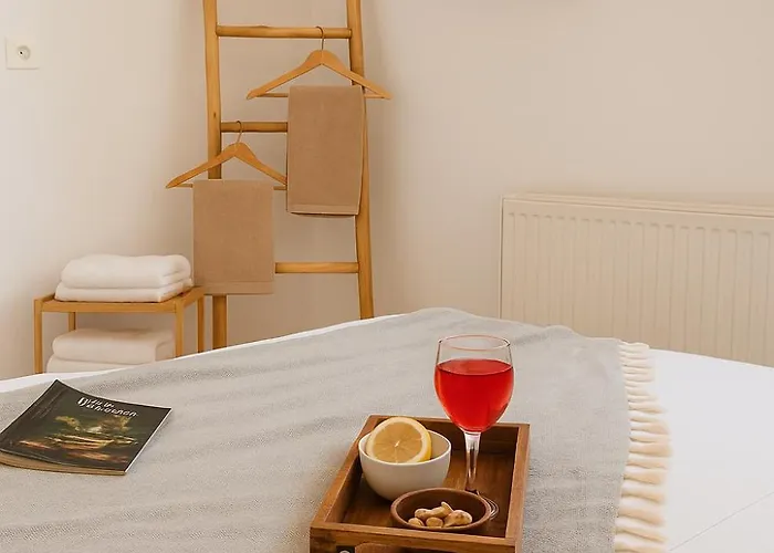 Youga Nest Apartment Vívlos